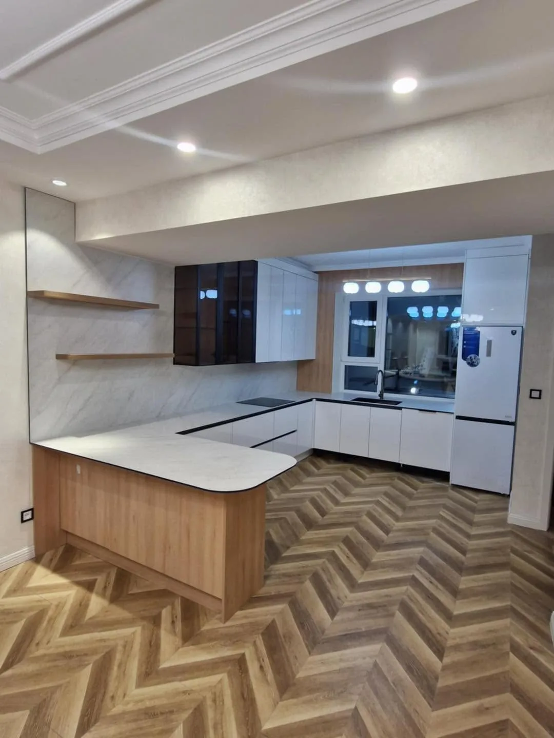 Scandinavian Warmth & Modern Kitchen